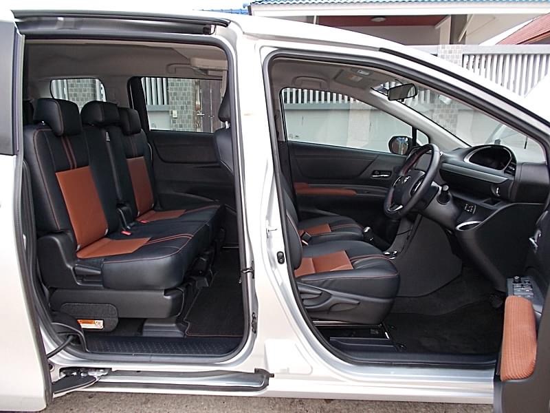 Toyota Sienta ปี 2018 สีเทา (รูปที่ 8)