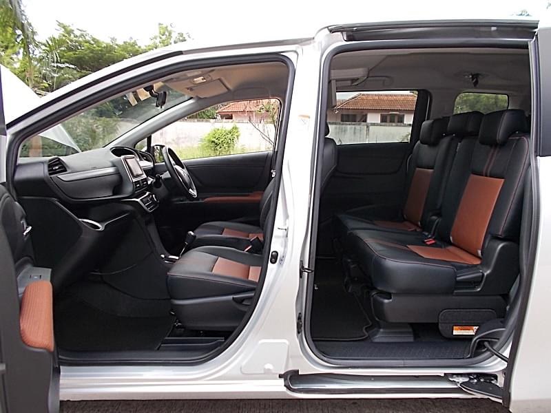 Toyota Sienta ปี 2018 สีเทา (รูปที่ 7)