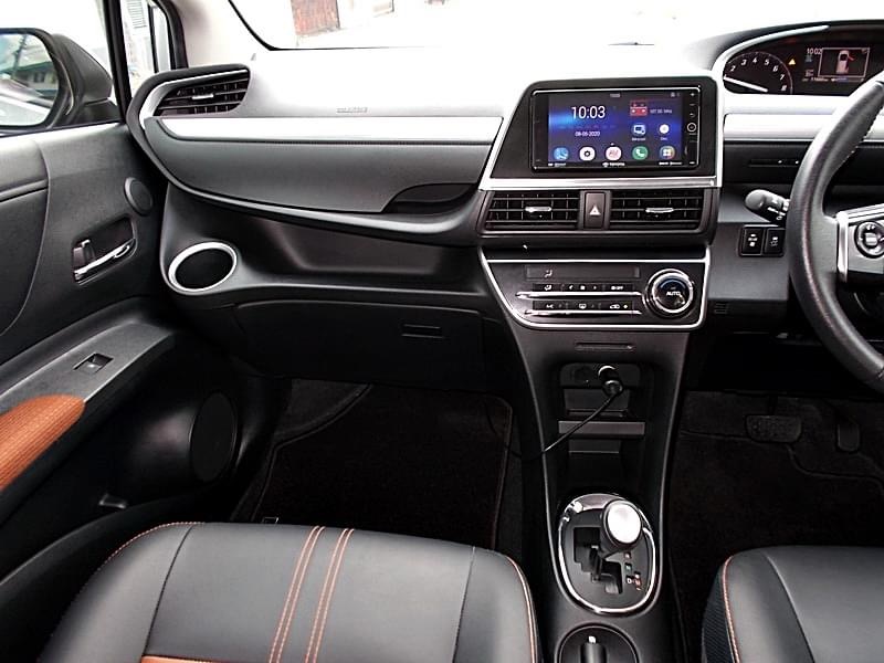 Toyota Sienta ปี 2018 สีเทา (รูปที่ 10)