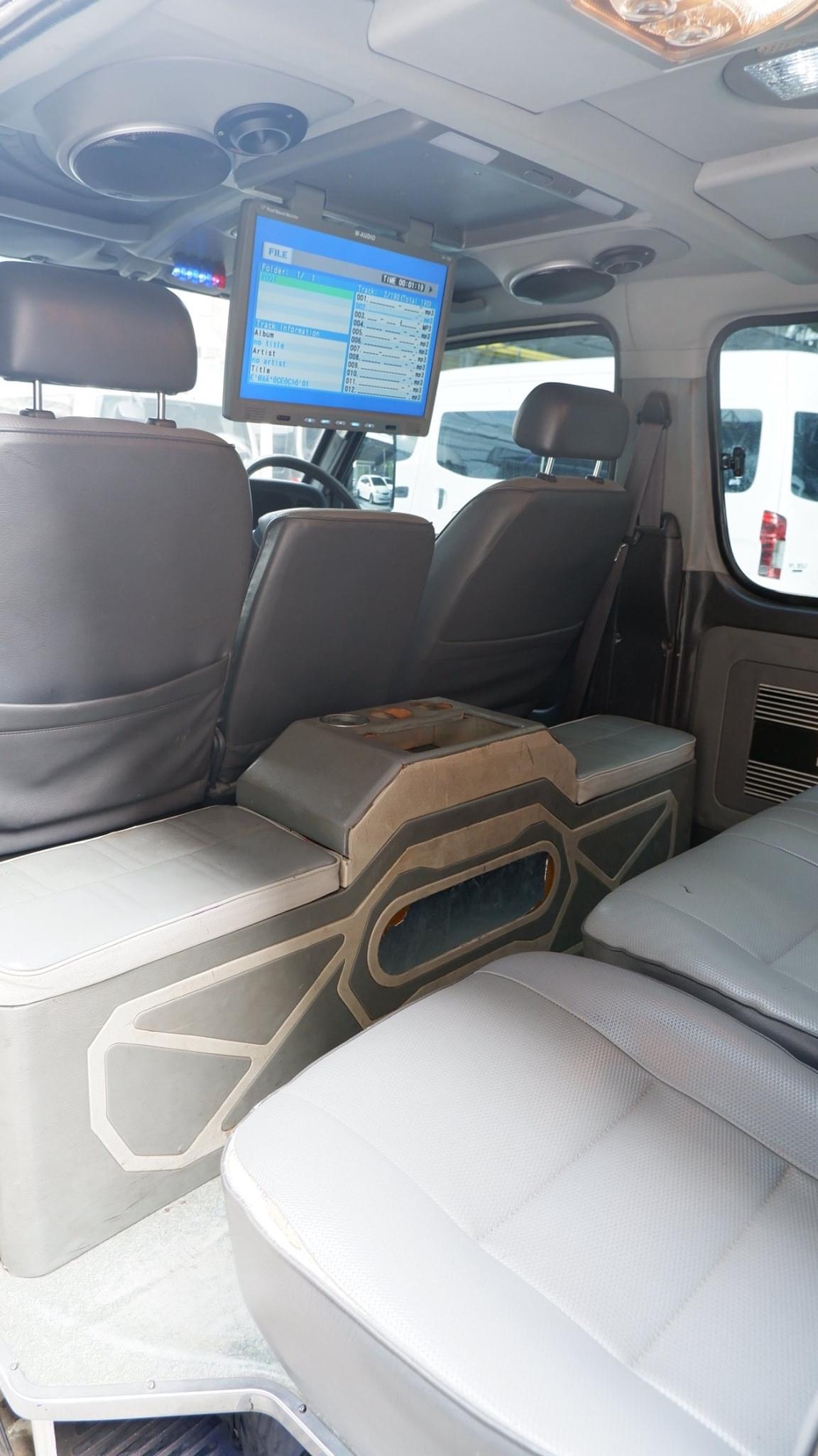 Toyota HiAce หัวจรวด ปี 2003 สีขาว (รูปที่ 8)