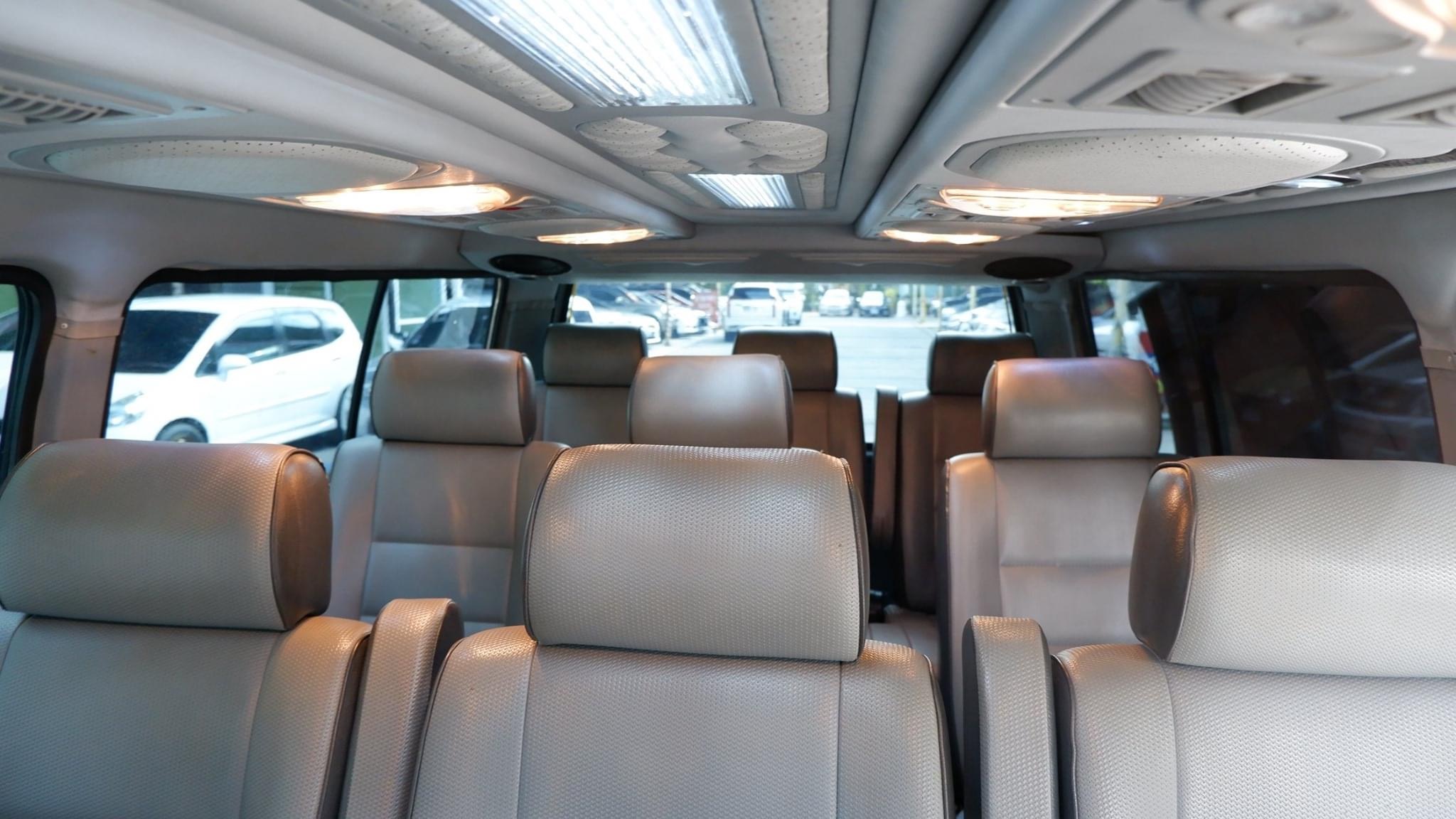 Toyota HiAce หัวจรวด ปี 2003 สีขาว (รูปที่ 4)
