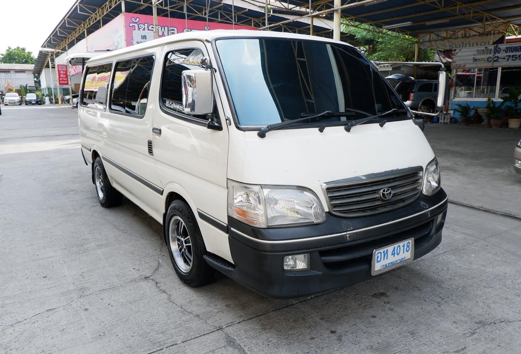 Toyota HiAce หัวจรวด ปี 2003 สีขาว