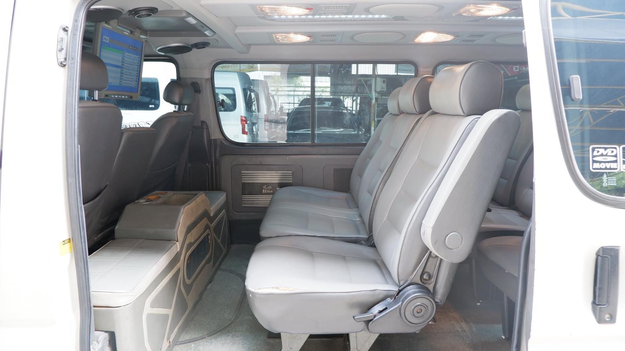 Toyota HiAce หัวจรวด ปี 2003 สีขาว (รูปที่ 3)