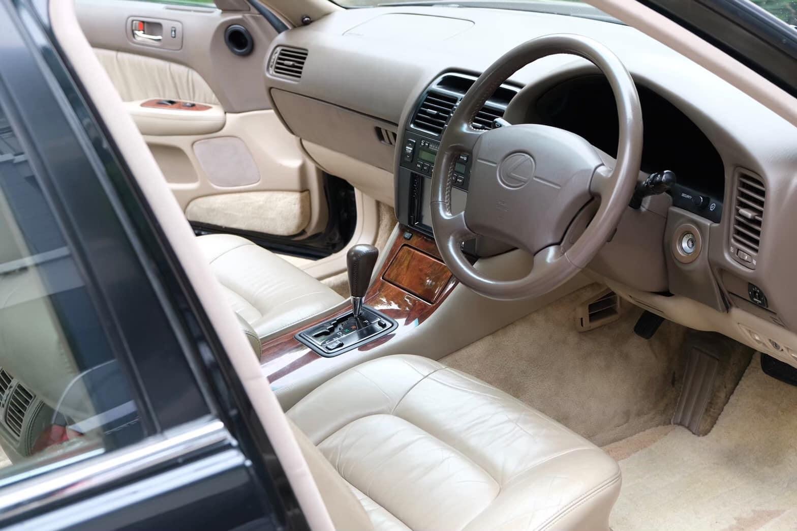 Lexus LS400 ปี 1998 สีดำ (รูปที่ 12)