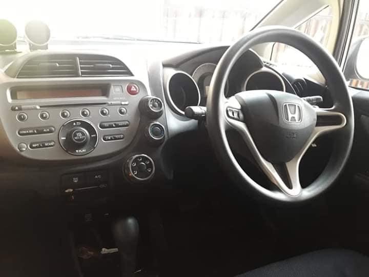 Honda Jazz GE ปี 2014 สีเทา (รูปที่ 4)