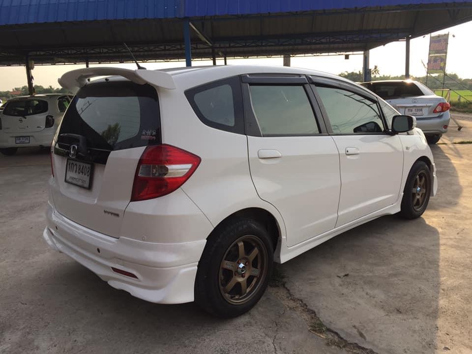 Honda Jazz GE ปี 2013 สีขาว (รูปที่ 2)