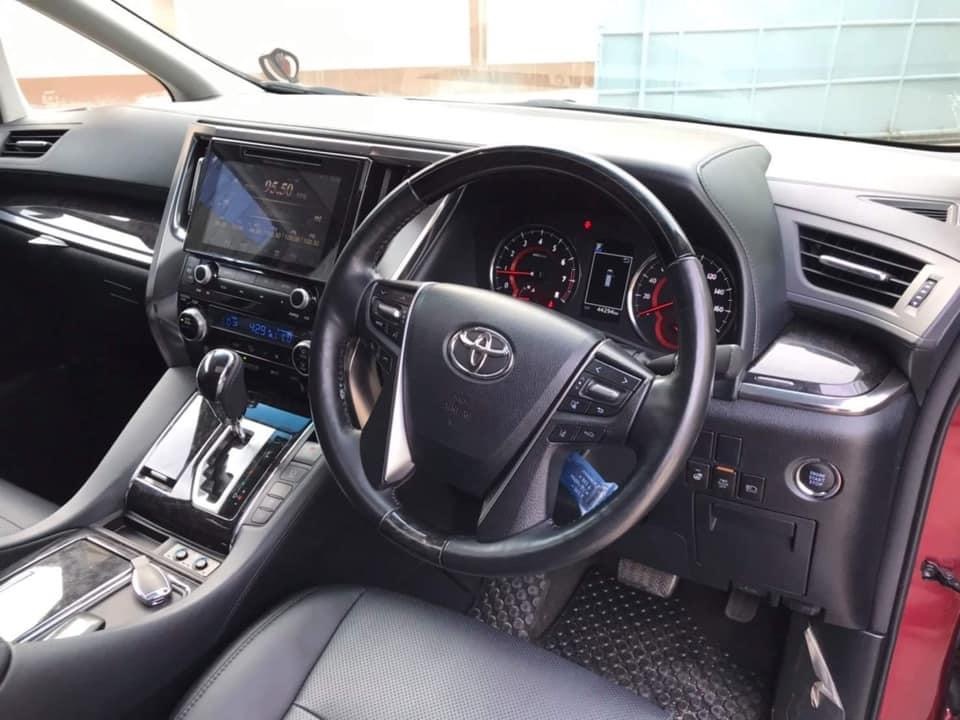 Toyota Alphard ปี 2018 สีแดง (รูปที่ 13)