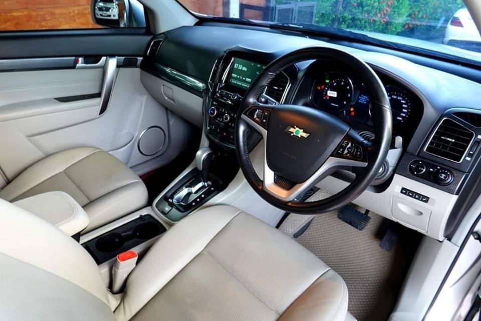 Chevrolet Captiva ปี 2017 สีเทา (รูปที่ 4)