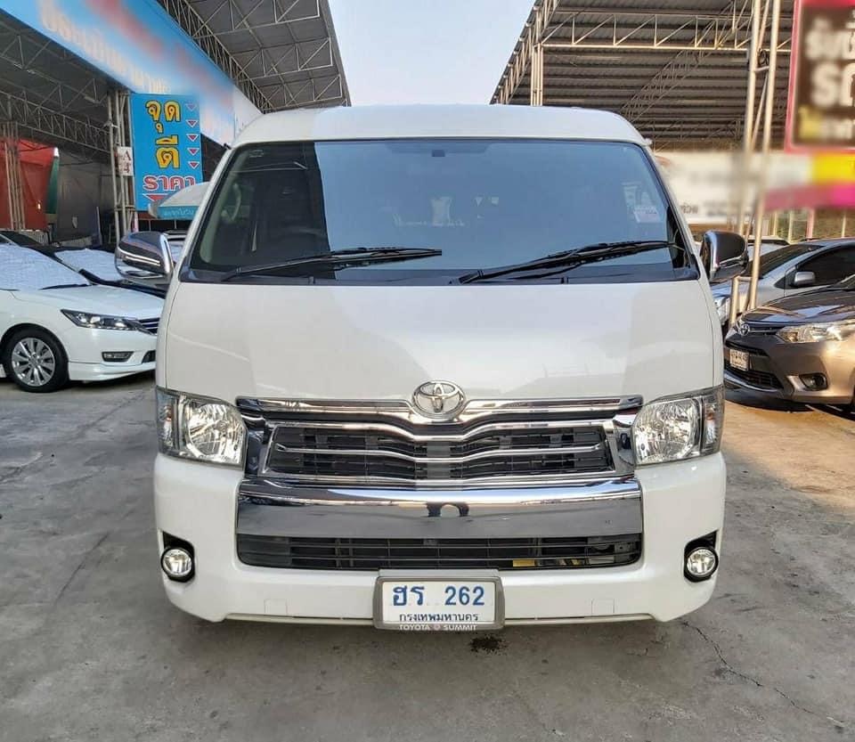Toyota Ventury ปี 2014 สีขาว