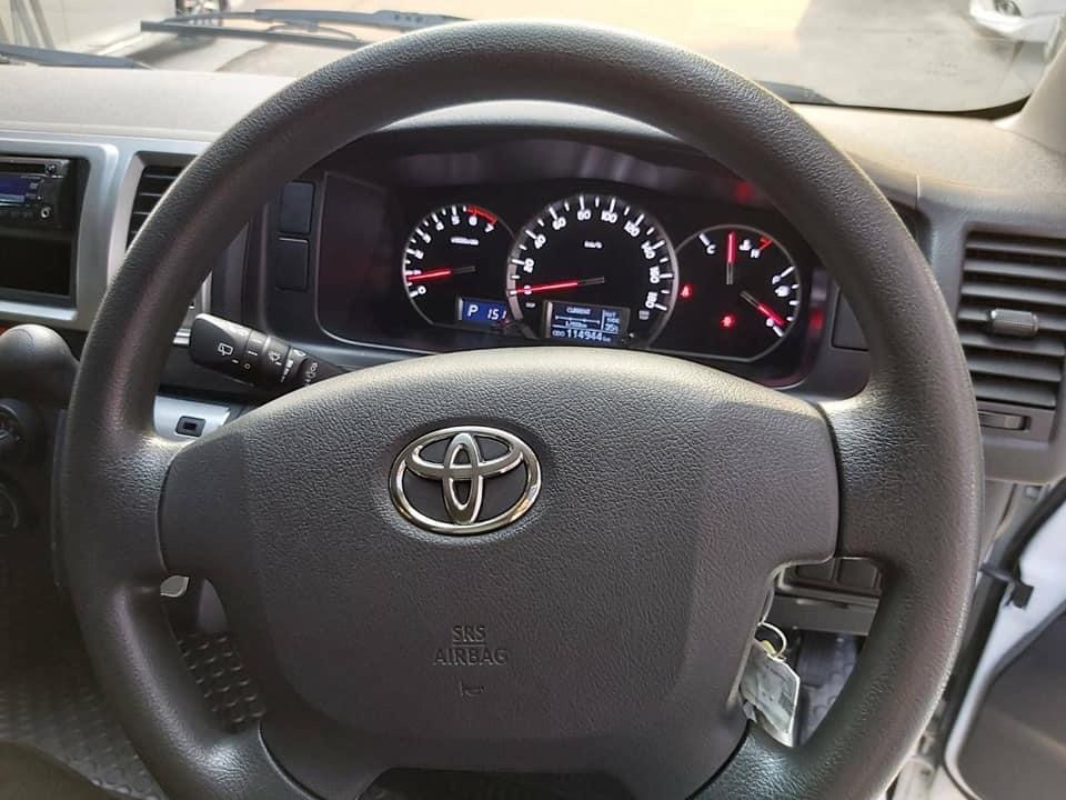 Toyota Ventury ปี 2014 สีขาว (รูปที่ 11)