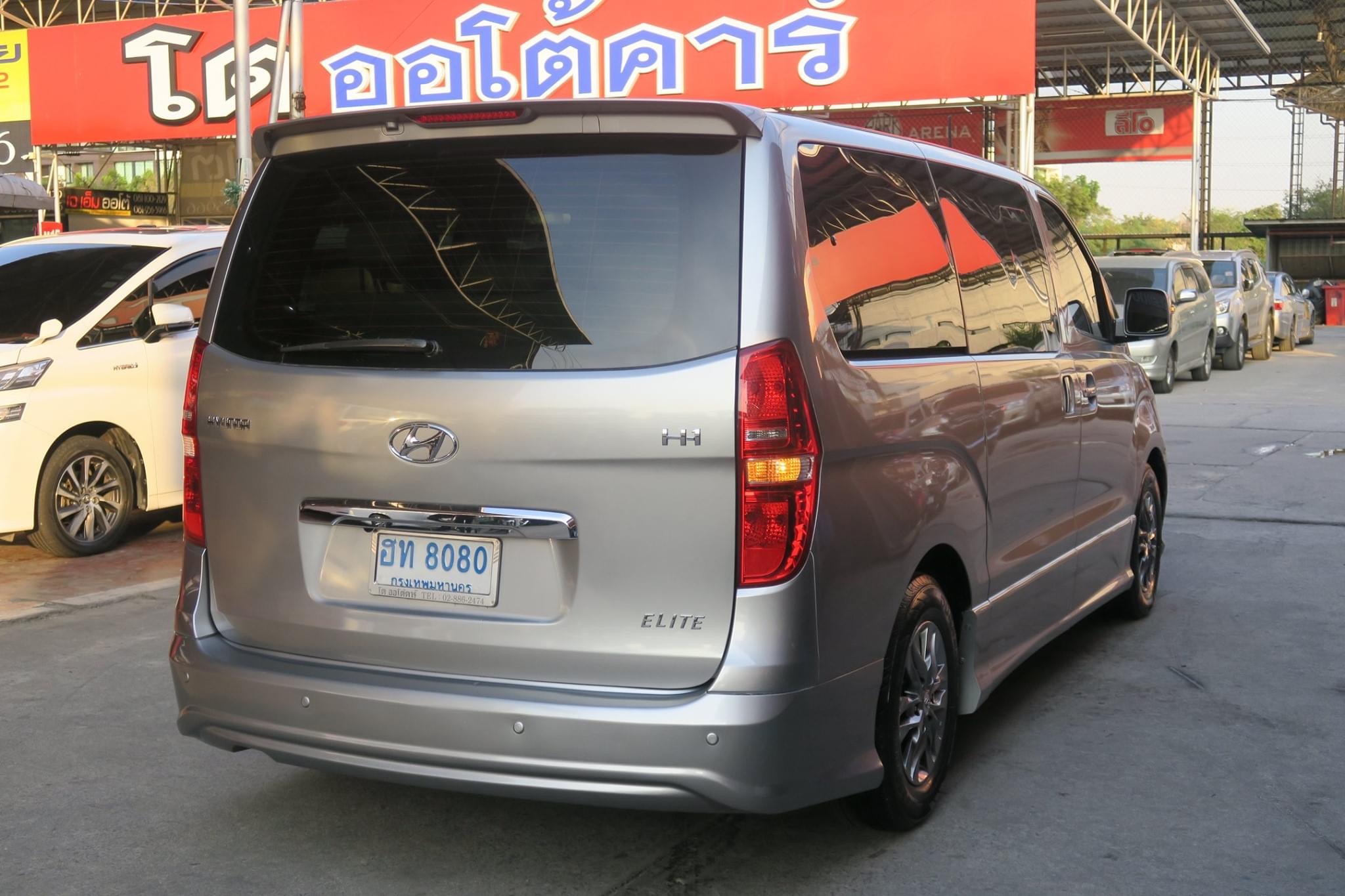 Hyundai H-1 ปี 2015 สีเทา