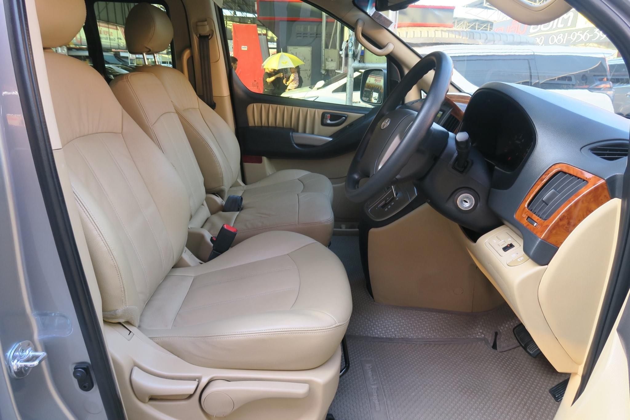 Hyundai H-1 ปี 2015 สีเทา (รูปที่ 4)
