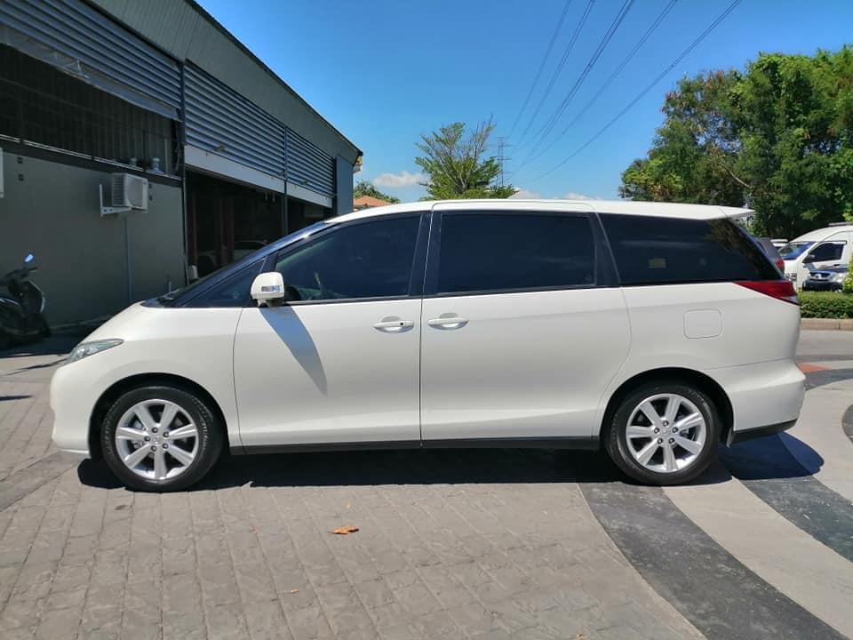 Toyota Estima ปี 2012 สีขาว