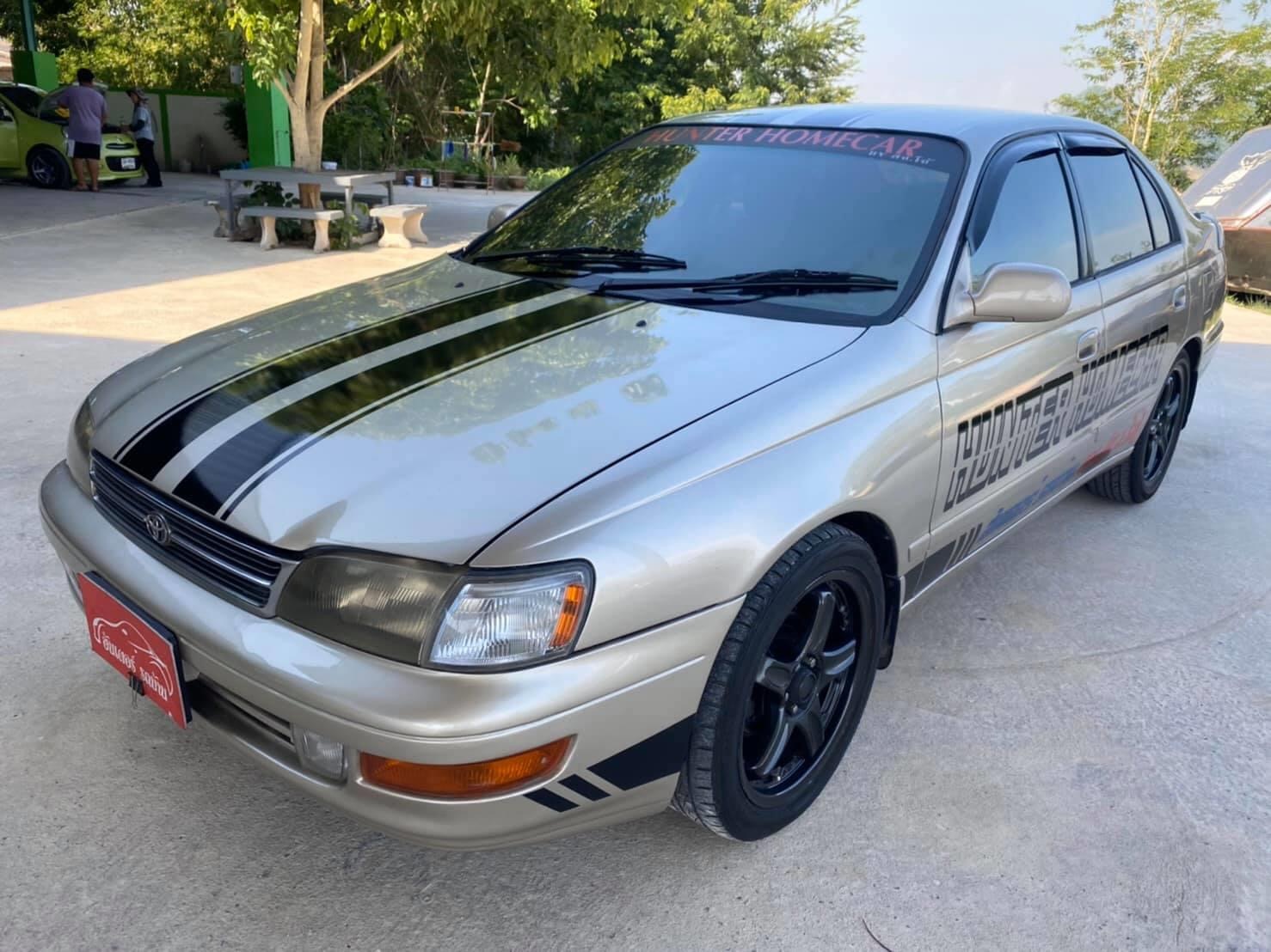Toyota Corona ปี 1995 สีทอง