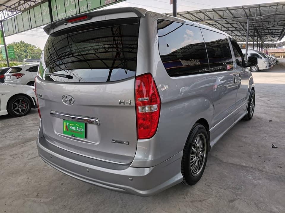 Hyundai H-1 ปี 2014 สีเทา