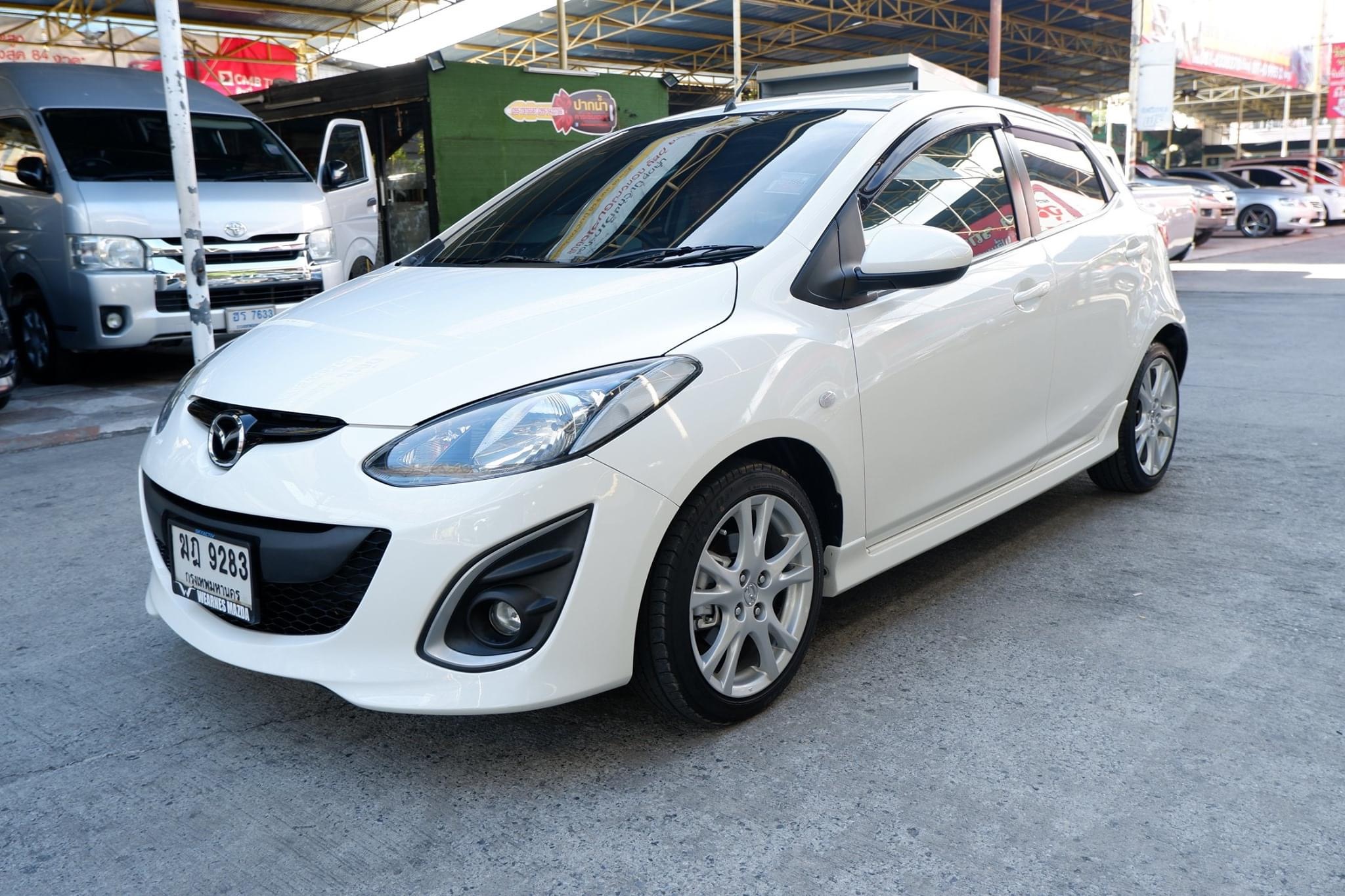 Mazda 2 ปี 2012 สีขาว
