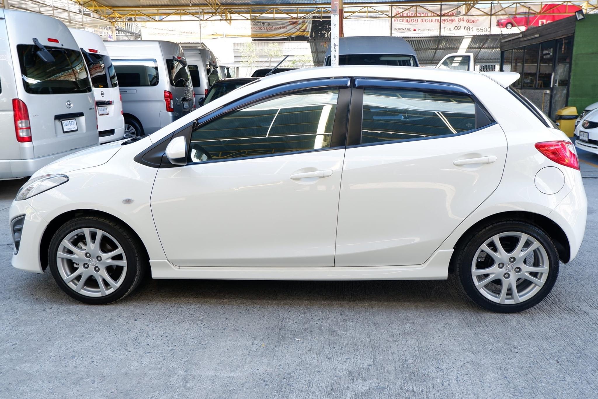 Mazda 2 ปี 2012 สีขาว (รูปที่ 16)