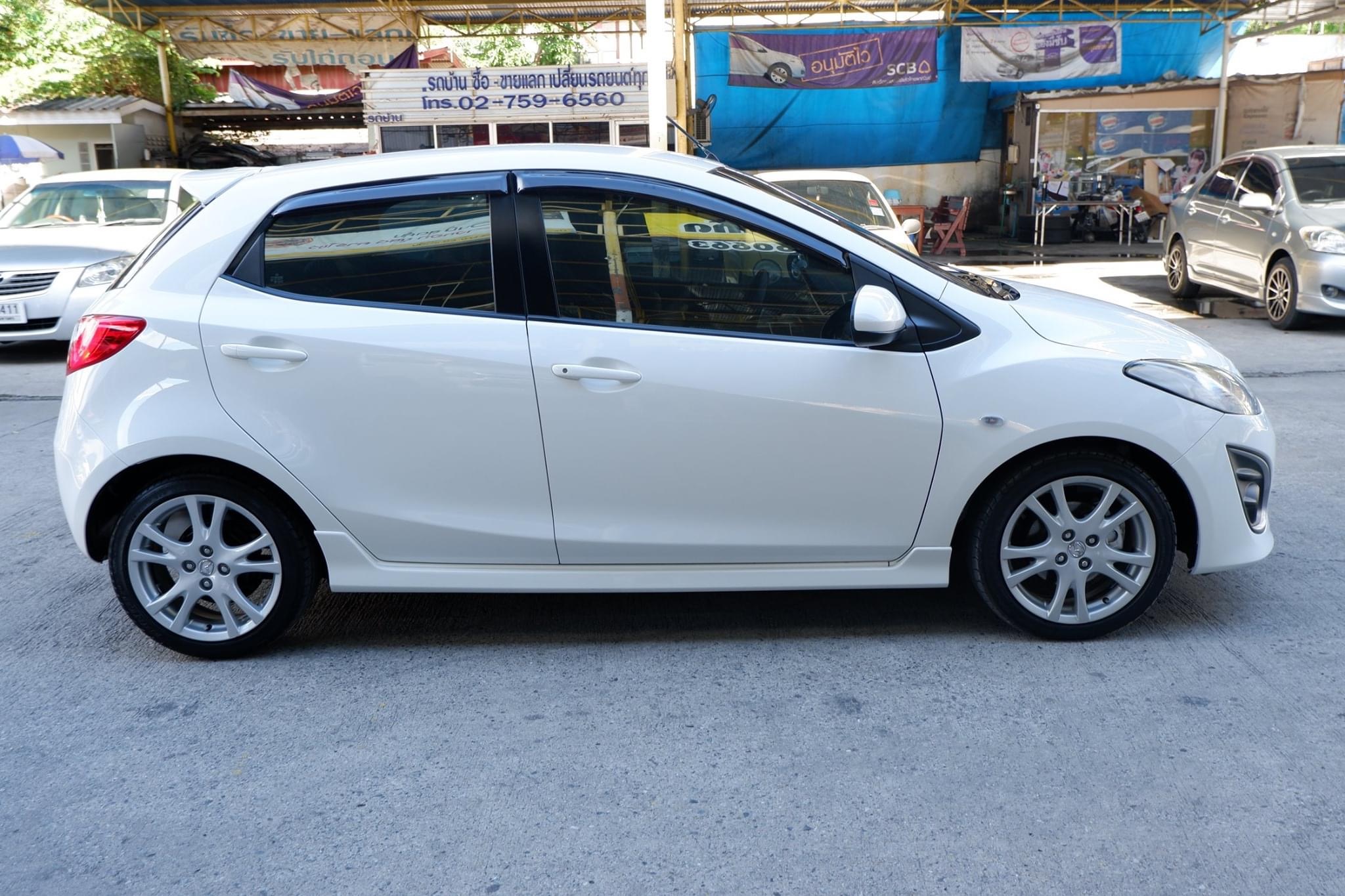 Mazda 2 ปี 2012 สีขาว (รูปที่ 17)