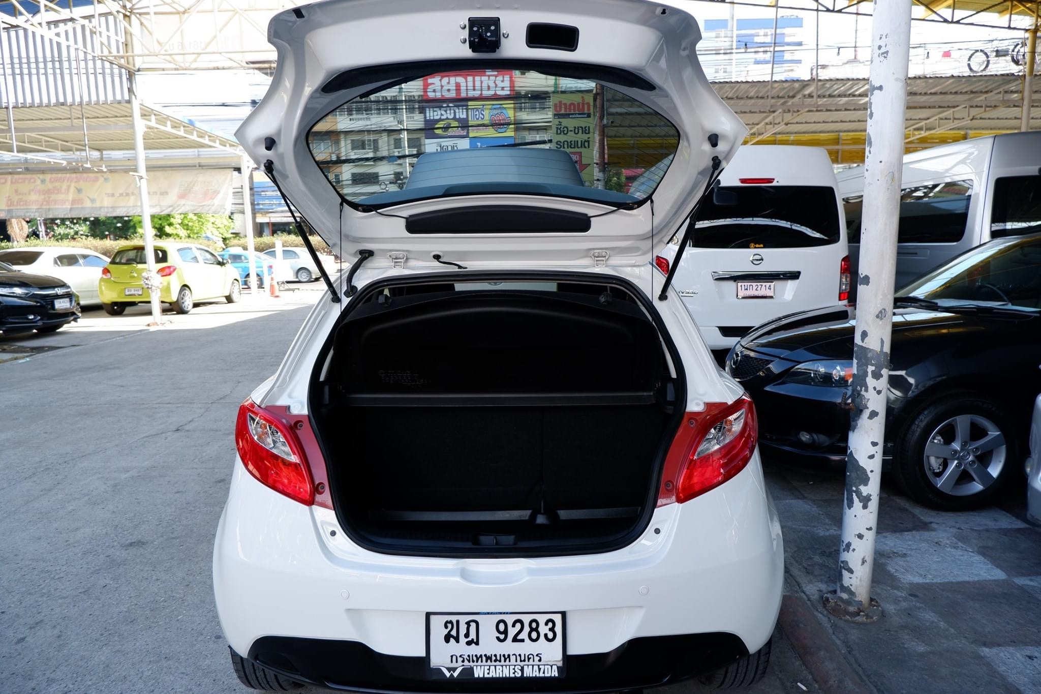 Mazda 2 ปี 2012 สีขาว (รูปที่ 11)