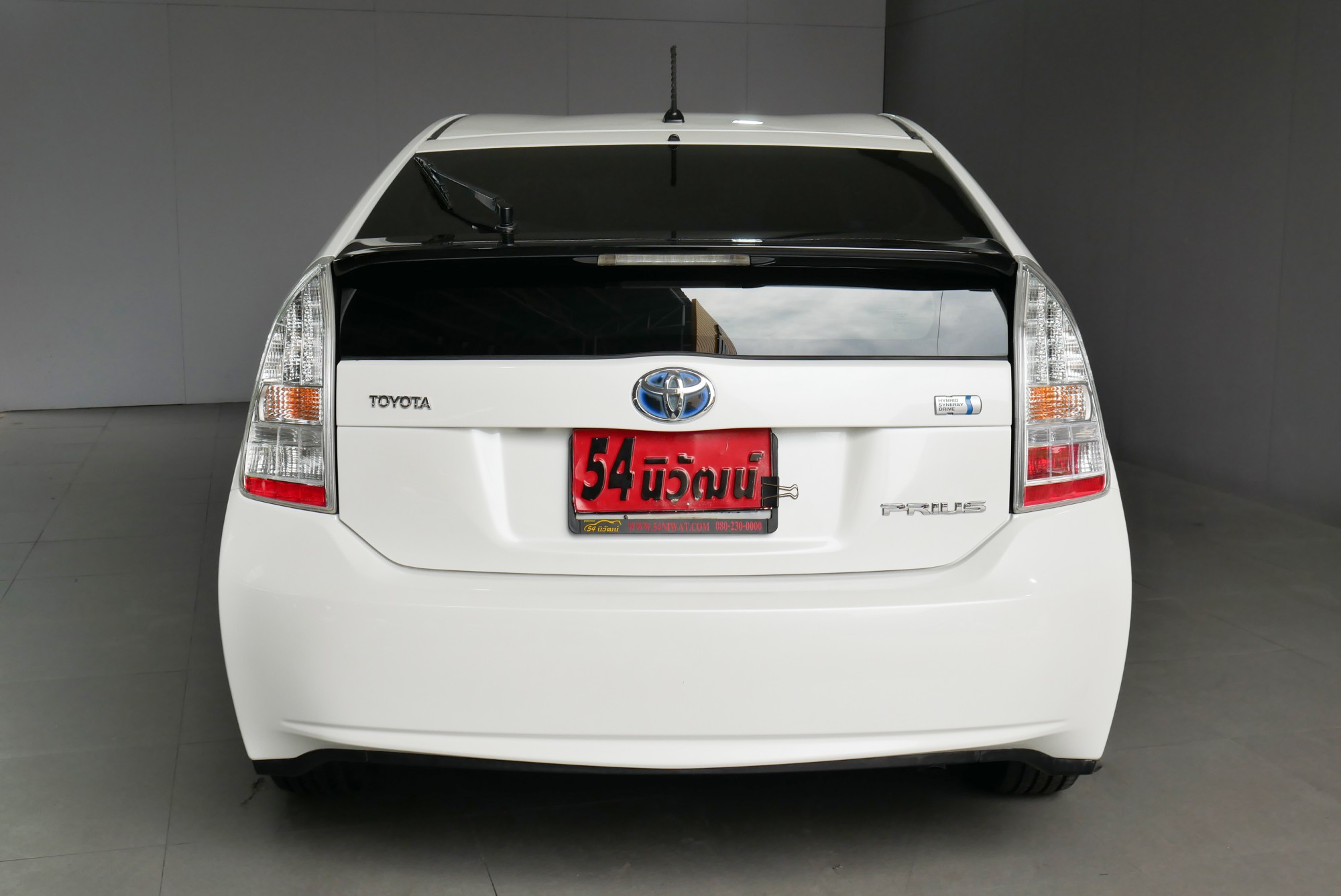 Toyota Prius ปี 2011 สีขาว (รูปที่ 2)
