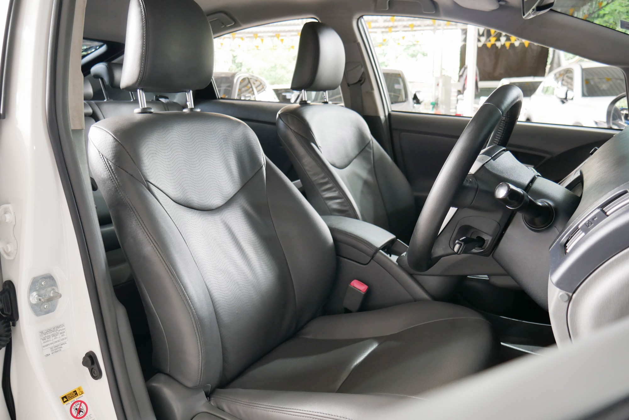Toyota Prius ปี 2011 สีขาว (รูปที่ 13)