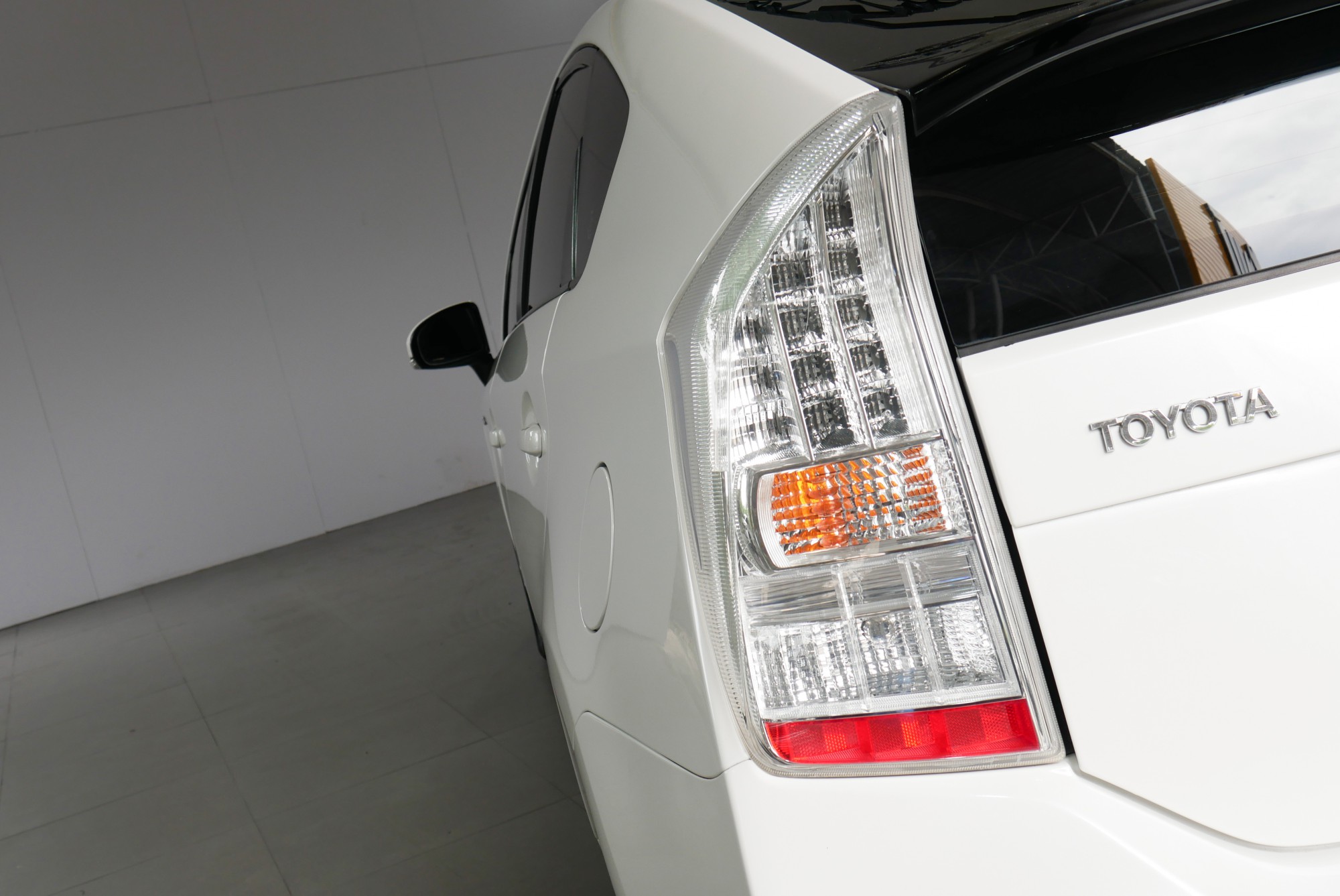 Toyota Prius ปี 2011 สีขาว (รูปที่ 7)