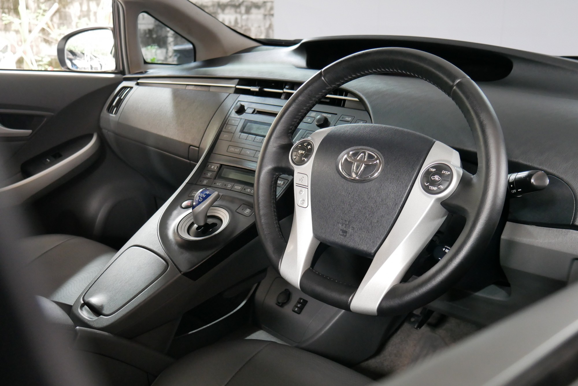 Toyota Prius ปี 2011 สีขาว (รูปที่ 23)