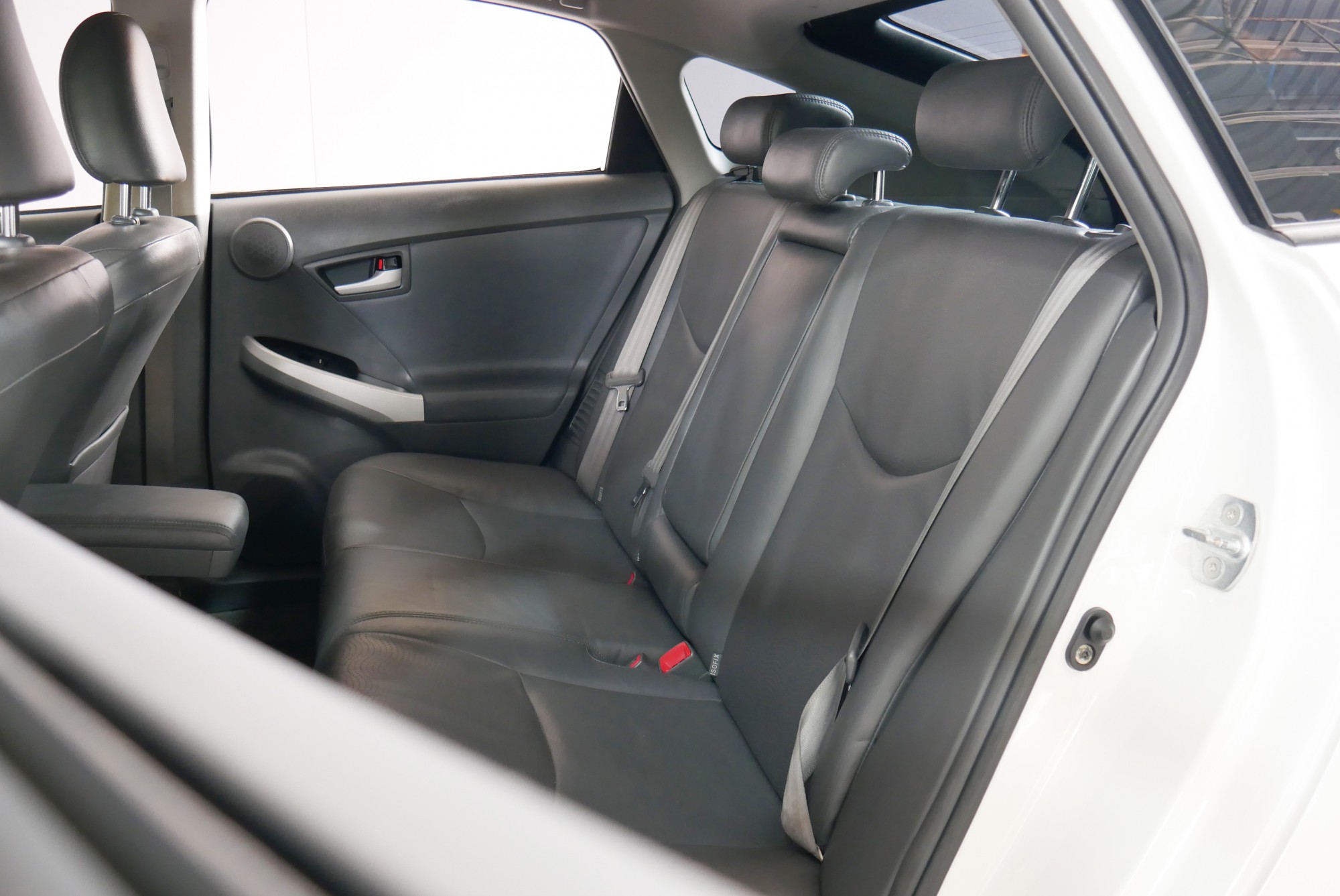 Toyota Prius ปี 2011 สีขาว (รูปที่ 10)