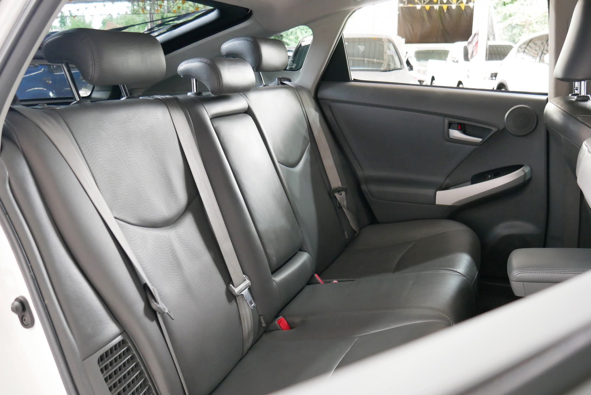 Toyota Prius ปี 2011 สีขาว (รูปที่ 15)