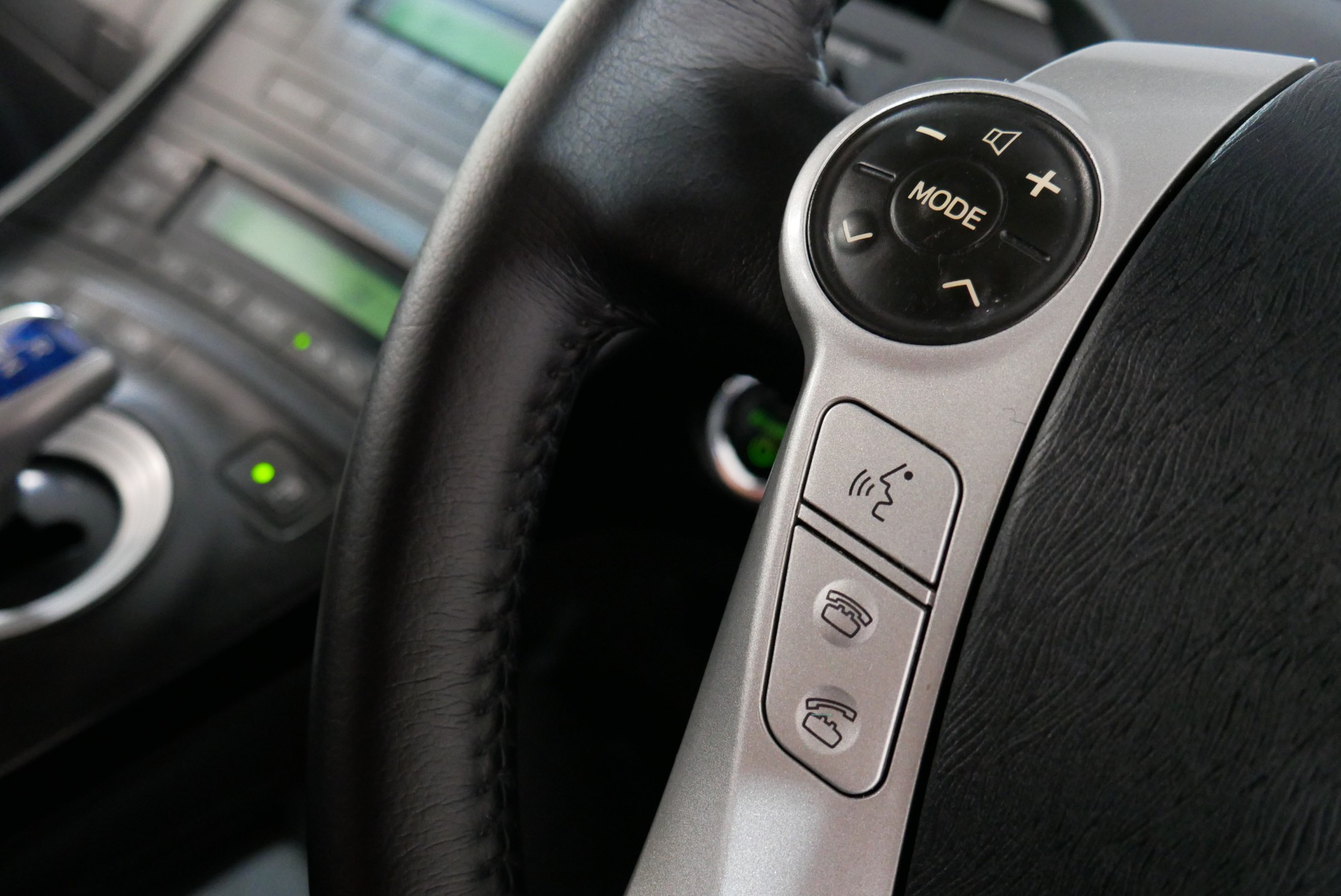 Toyota Prius ปี 2011 สีขาว (รูปที่ 18)