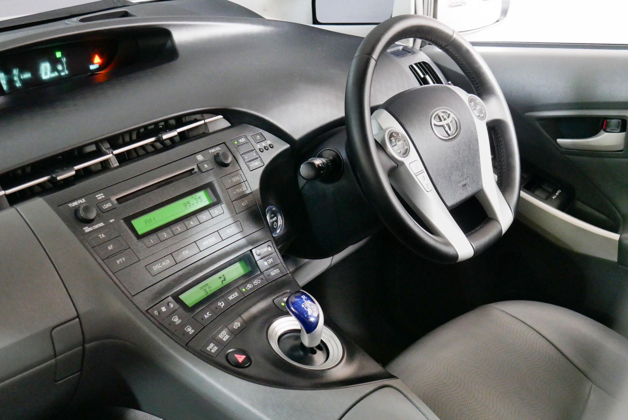 Toyota Prius ปี 2011 สีขาว (รูปที่ 22)