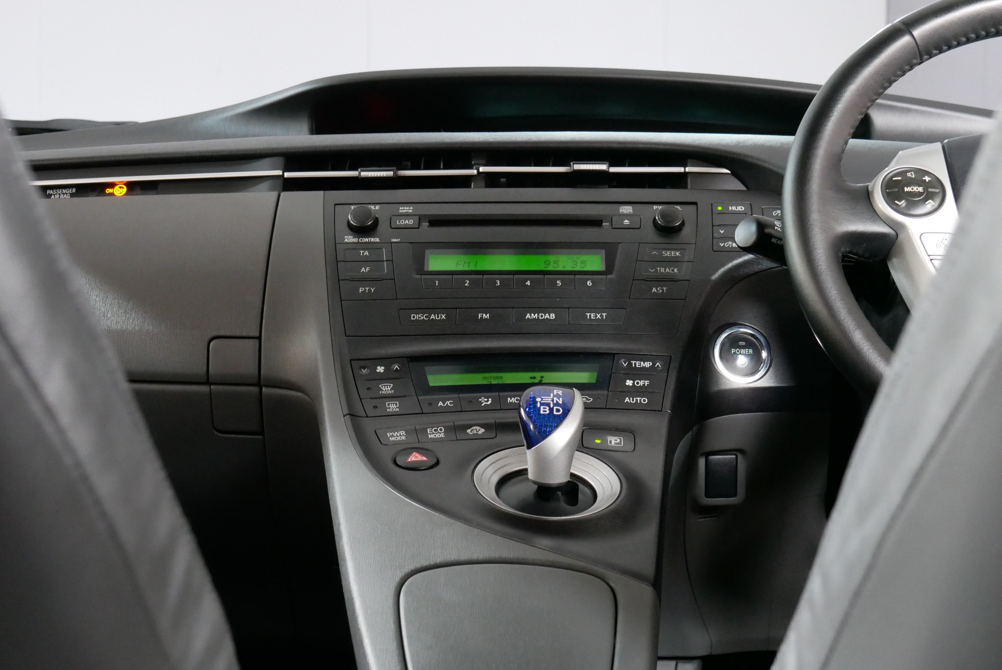 Toyota Prius ปี 2011 สีขาว (รูปที่ 17)