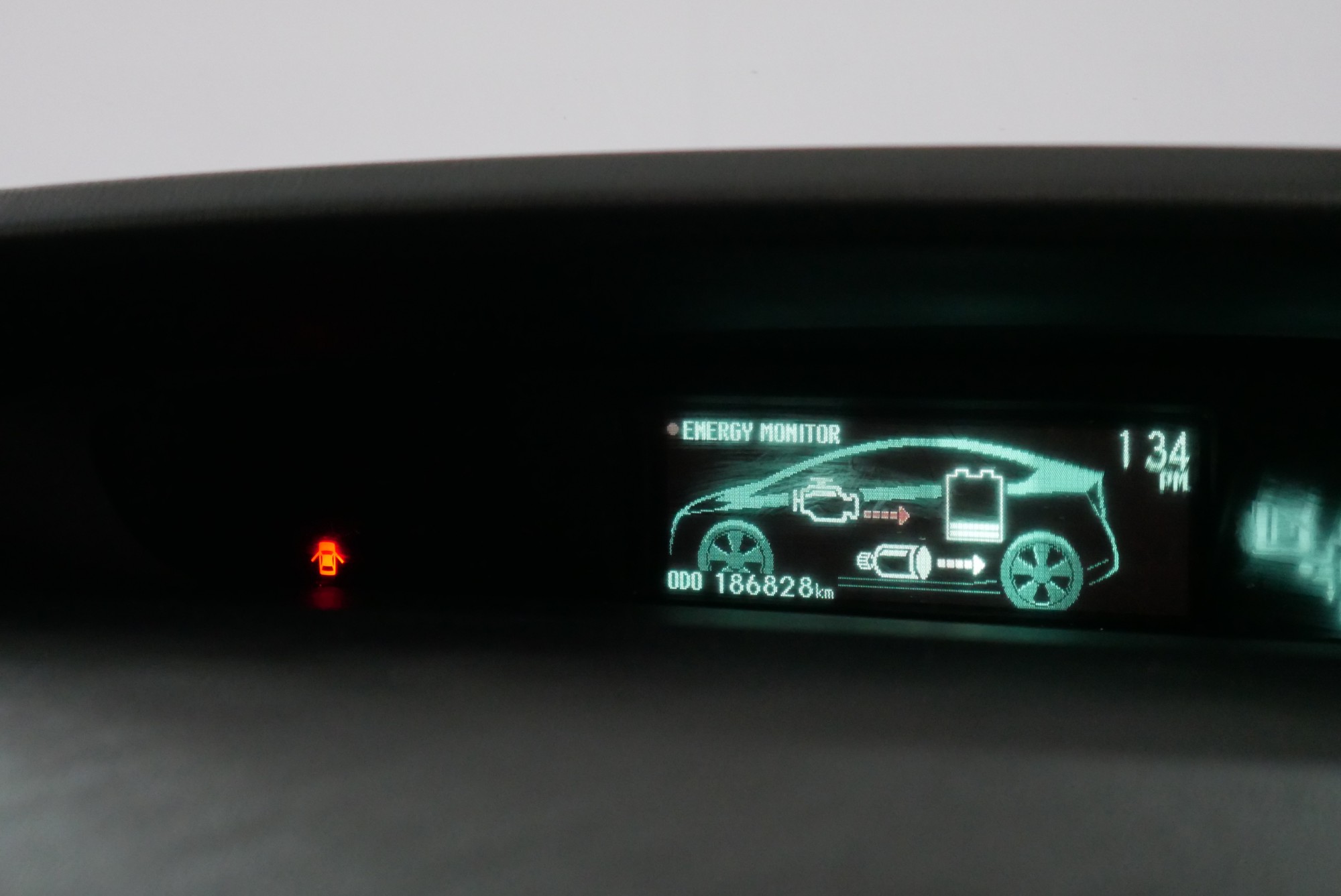 Toyota Prius ปี 2011 สีขาว (รูปที่ 8)