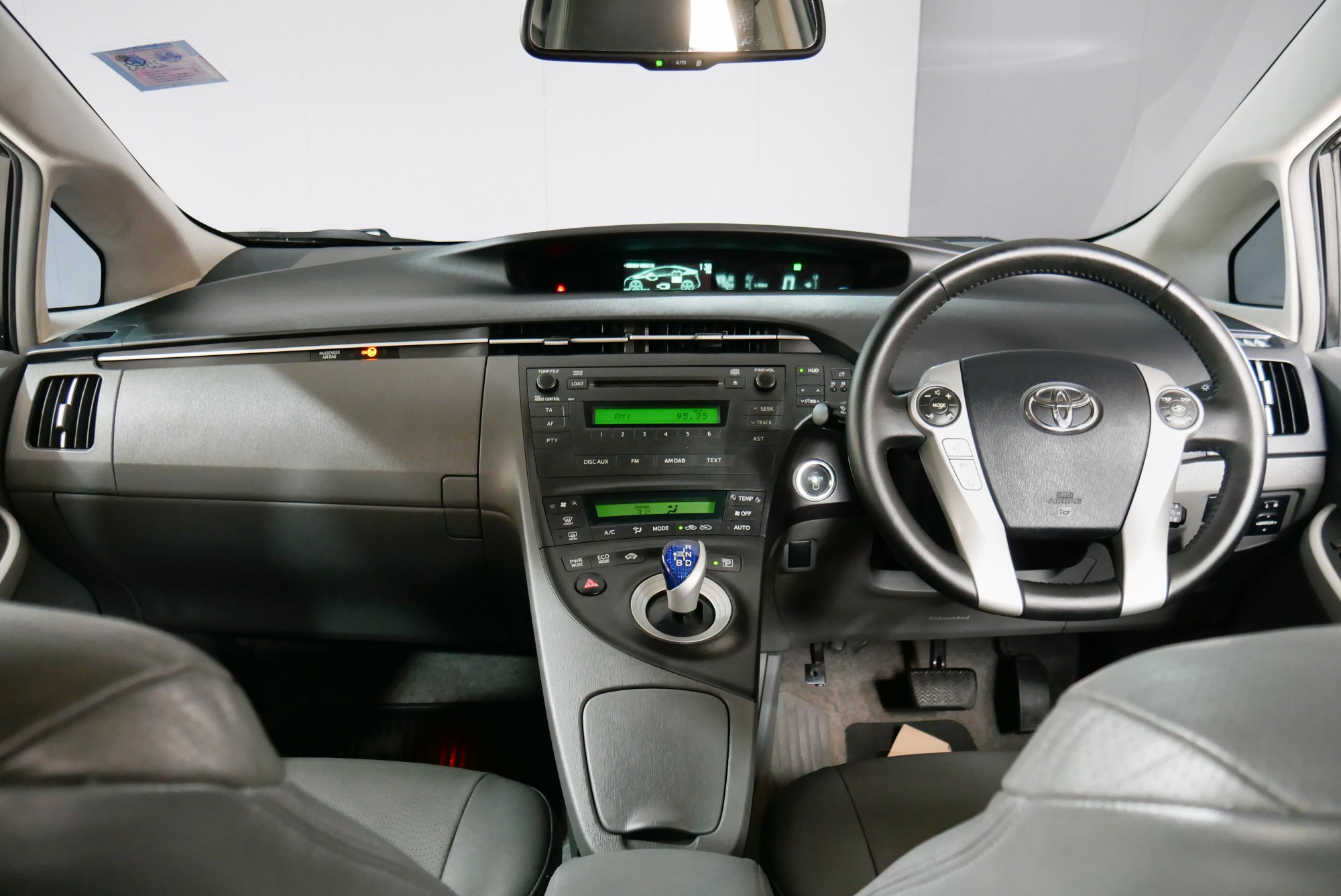 Toyota Prius ปี 2011 สีขาว (รูปที่ 16)