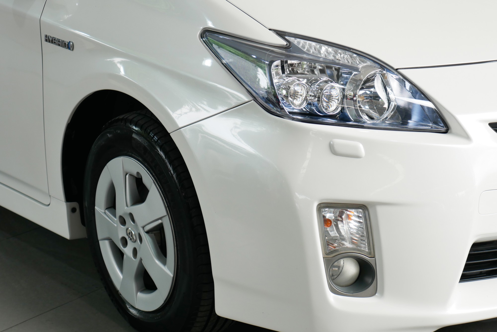 Toyota Prius ปี 2011 สีขาว (รูปที่ 3)