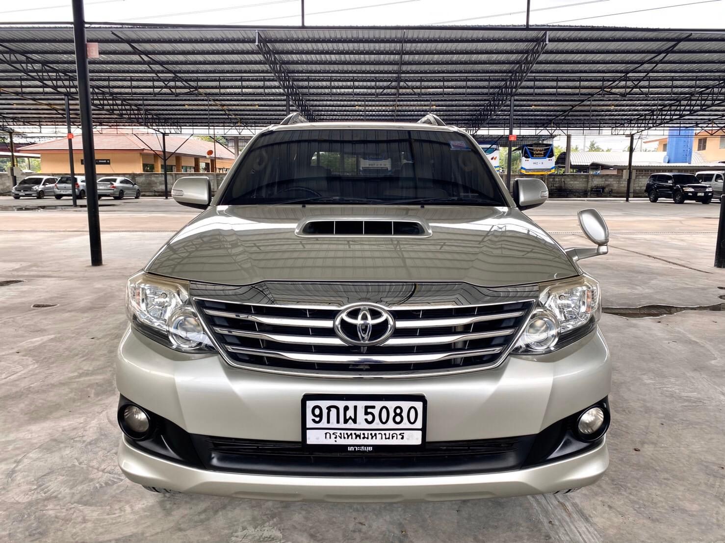 Toyota Fortuner ไมเนอร์เชนจ์ 2 ปี 2013 สีเทา