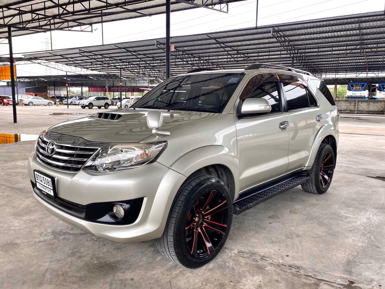 Toyota Fortuner ไมเนอร์เชนจ์ 2 ปี 2013 สีเทา