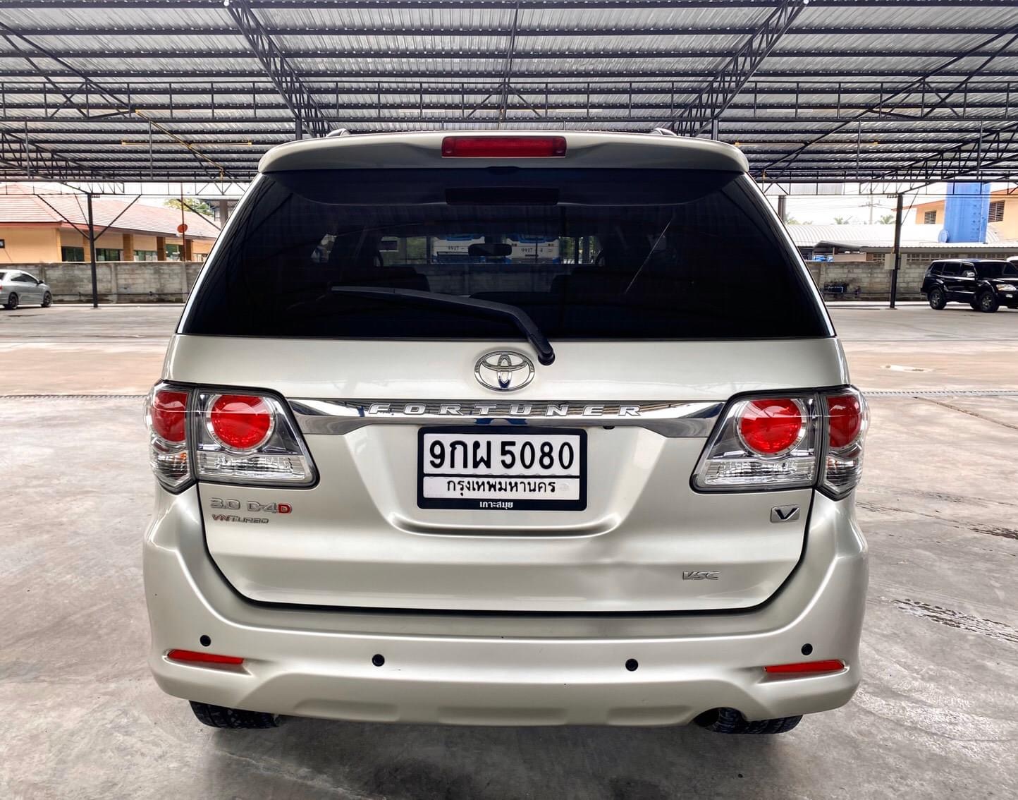 Toyota Fortuner ไมเนอร์เชนจ์ 2 ปี 2013 สีเทา (รูปที่ 6)