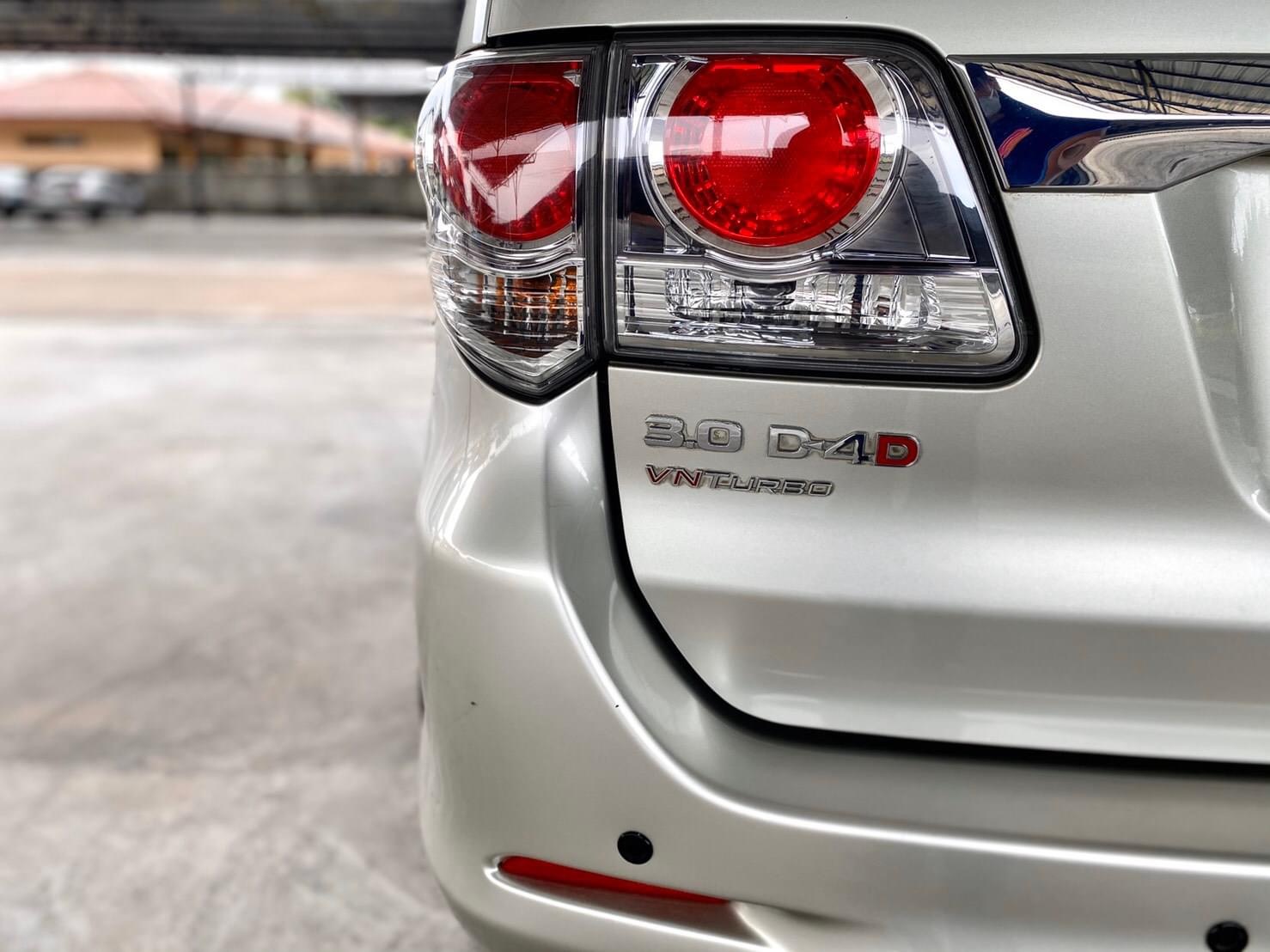 Toyota Fortuner ไมเนอร์เชนจ์ 2 ปี 2013 สีเทา (รูปที่ 8)