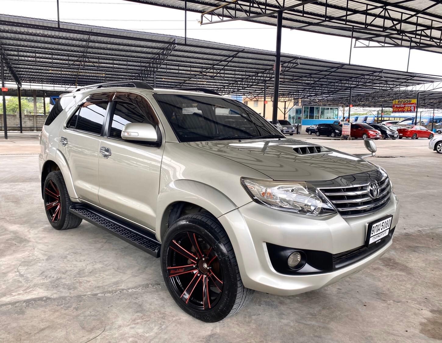 Toyota Fortuner ไมเนอร์เชนจ์ 2 ปี 2013 สีเทา