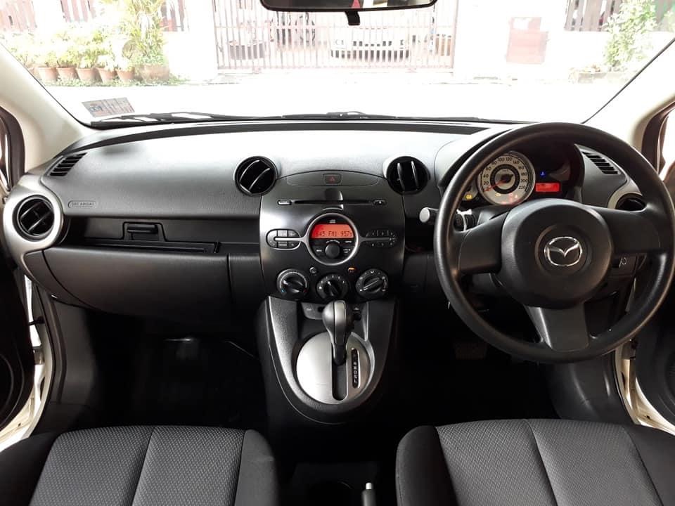 Mazda 2 Sports (5 ประตู) ปี 2011 สีขาว (รูปที่ 10)