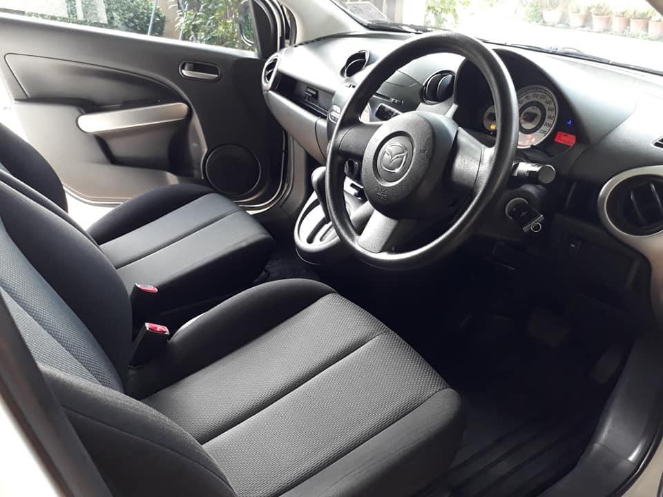 Mazda 2 Sports (5 ประตู) ปี 2011 สีขาว (รูปที่ 12)