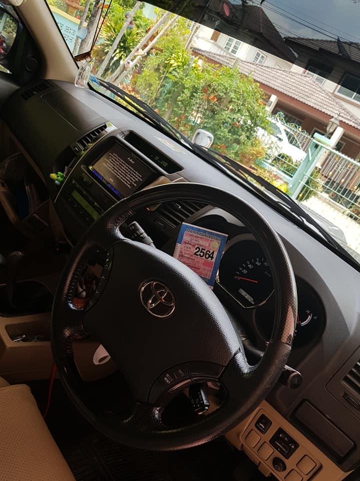Toyota Fortuner ไมเนอร์เชนจ์ 1 ปี 2010 สีขาว (รูปที่ 6)