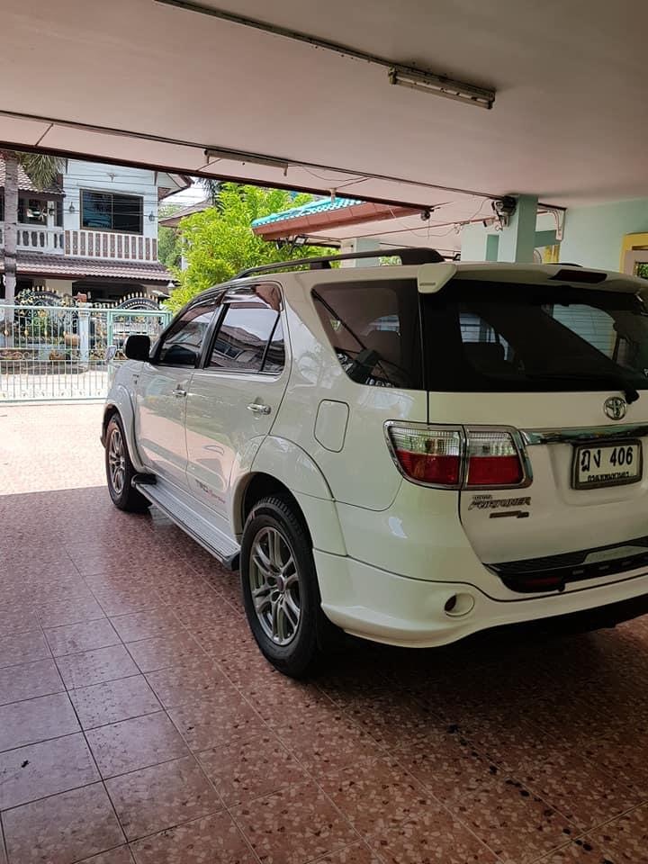 Toyota Fortuner ไมเนอร์เชนจ์ 1 ปี 2010 สีขาว