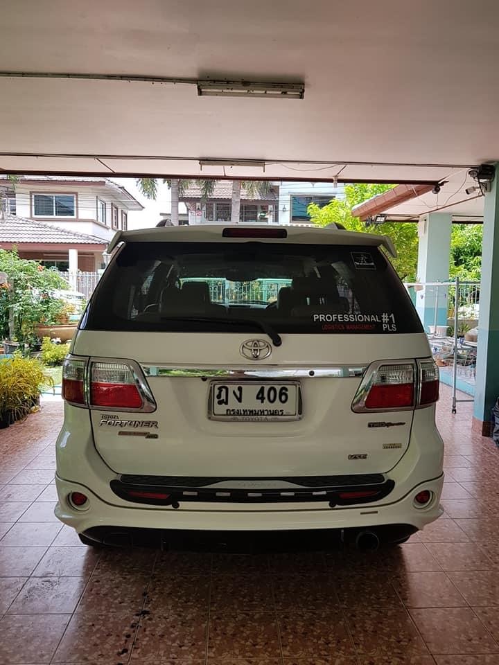 Toyota Fortuner ไมเนอร์เชนจ์ 1 ปี 2010 สีขาว