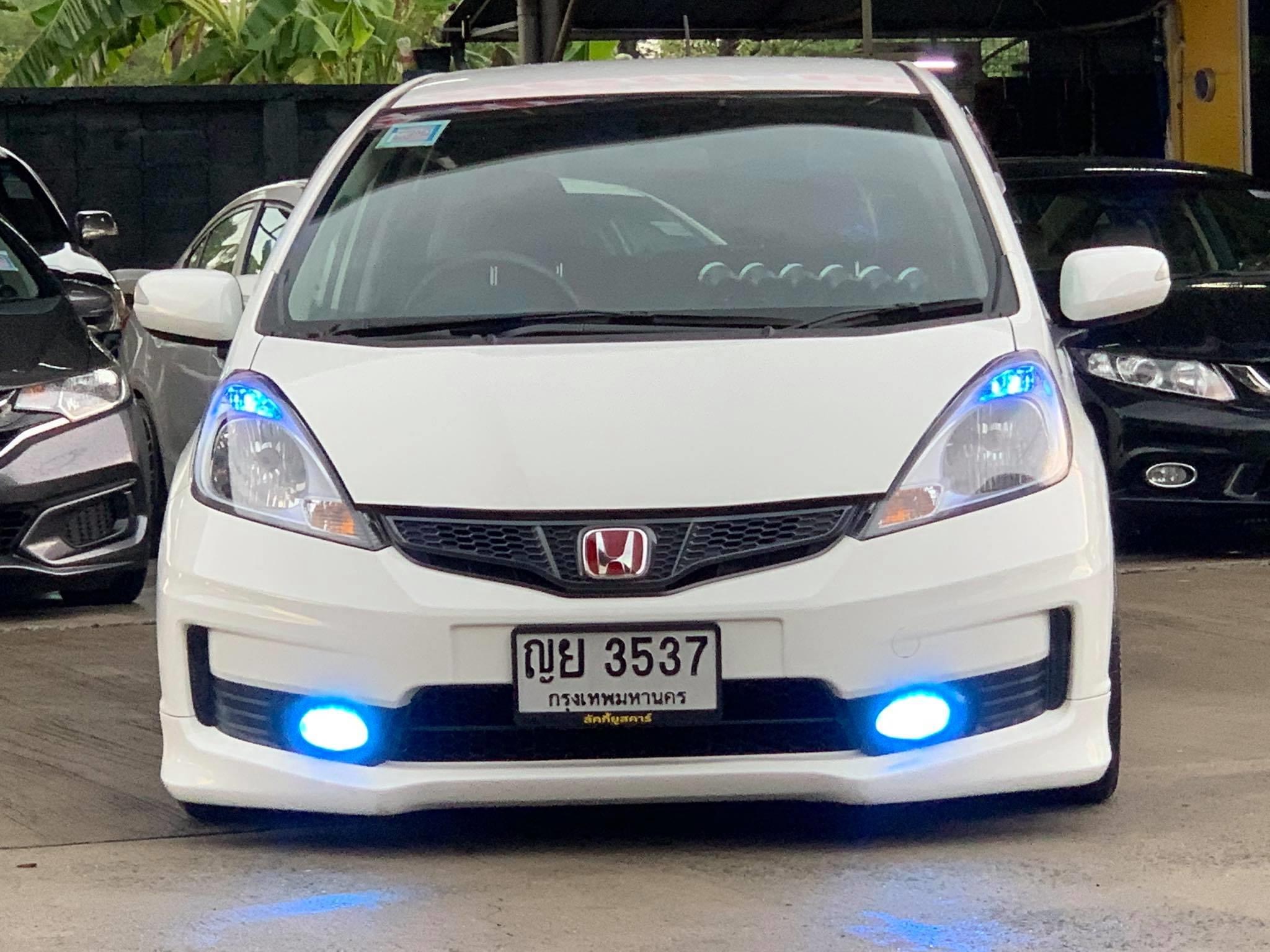 Honda Jazz GE ปี 2011 สีขาว (รูปที่ 8)