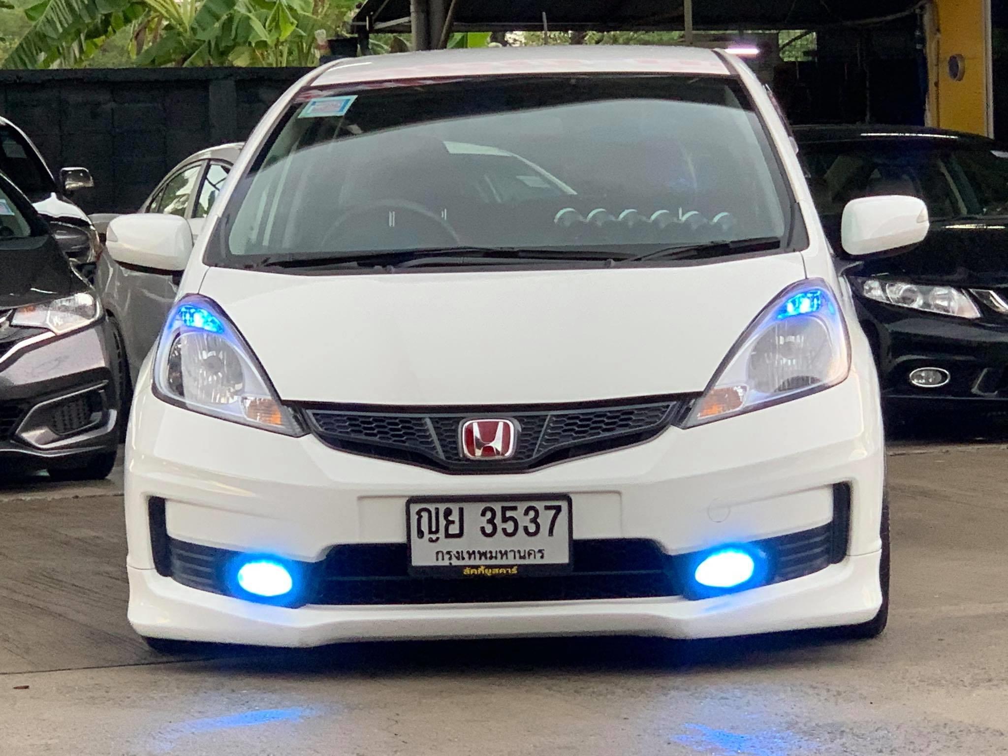 Honda Jazz GE ปี 2011 สีขาว