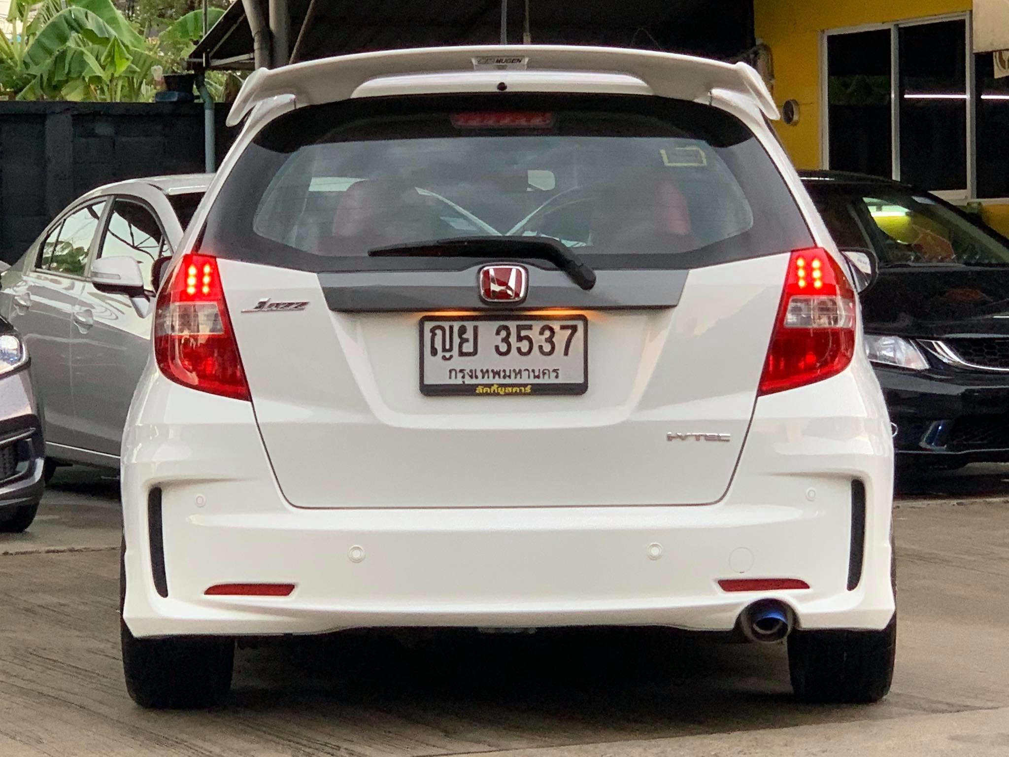 Honda Jazz GE ปี 2011 สีขาว