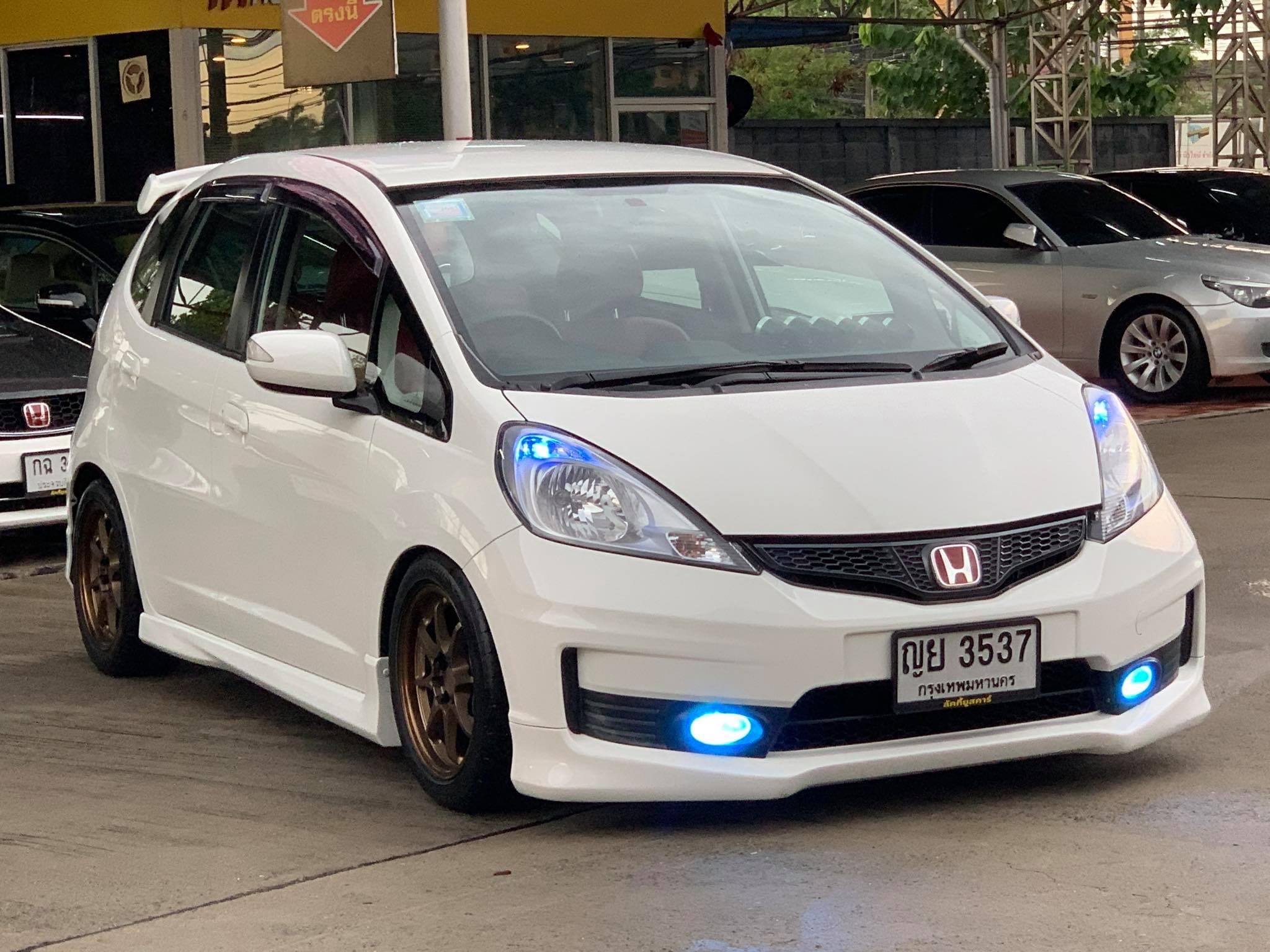 Honda Jazz GE ปี 2011 สีขาว (รูปที่ 12)
