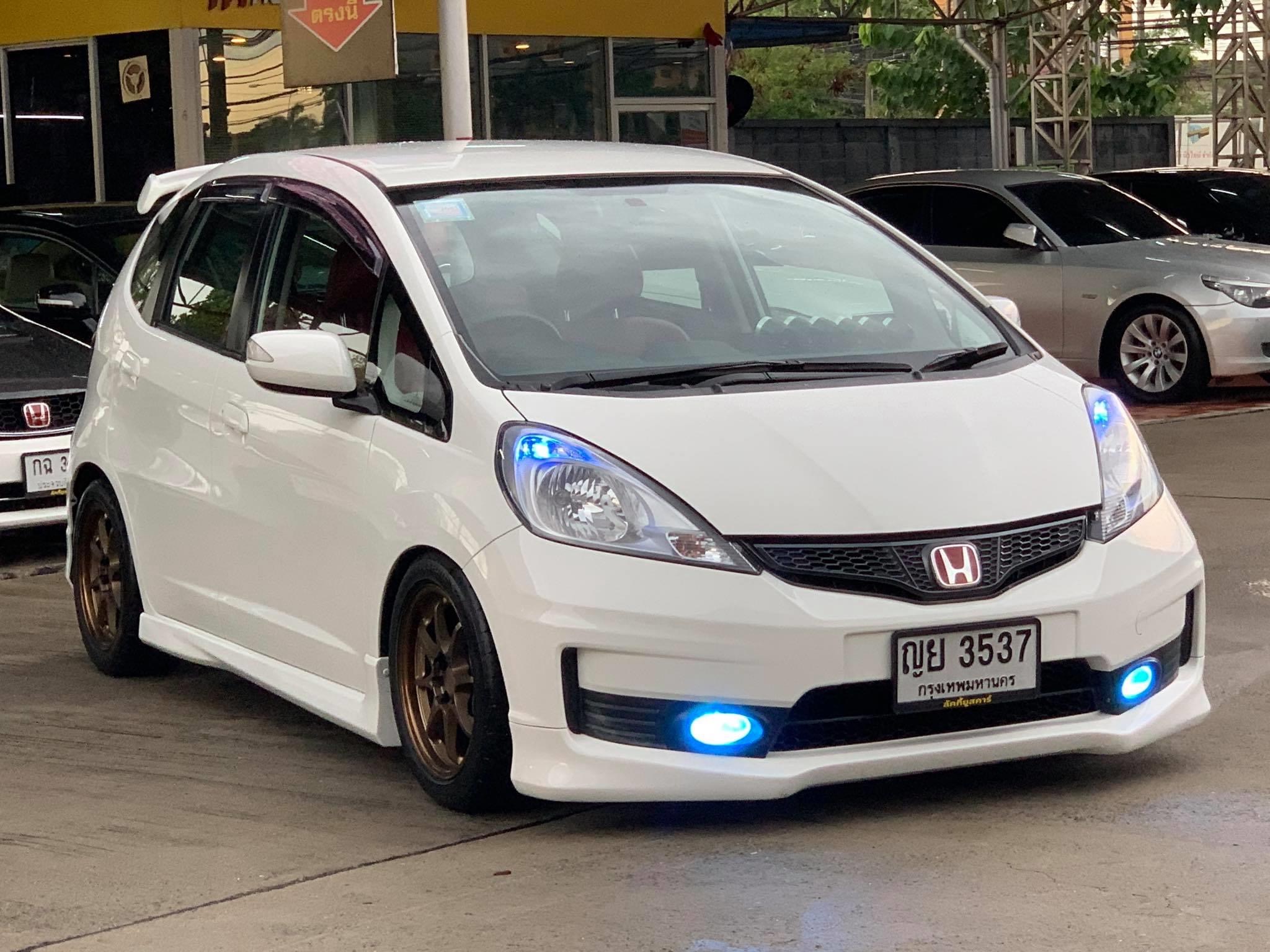 Honda Jazz GE ปี 2011 สีขาว